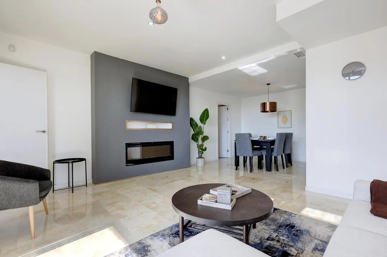 Apartment Modern, Elite Hillside Home W/Sea & Mountain Views Marbella