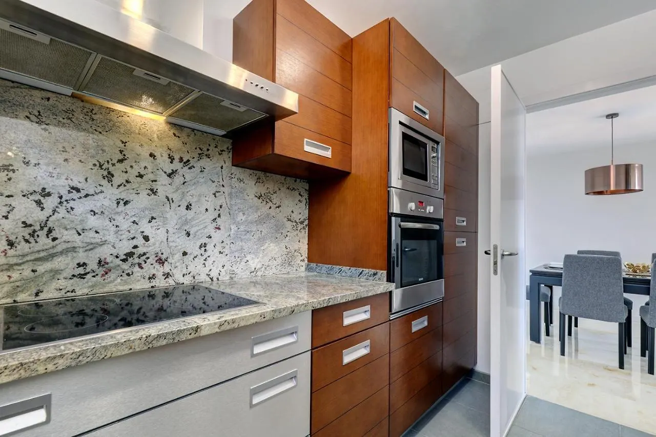 Apartment Modern, Elite Hillside Home W/Sea & Mountain Views Marbella